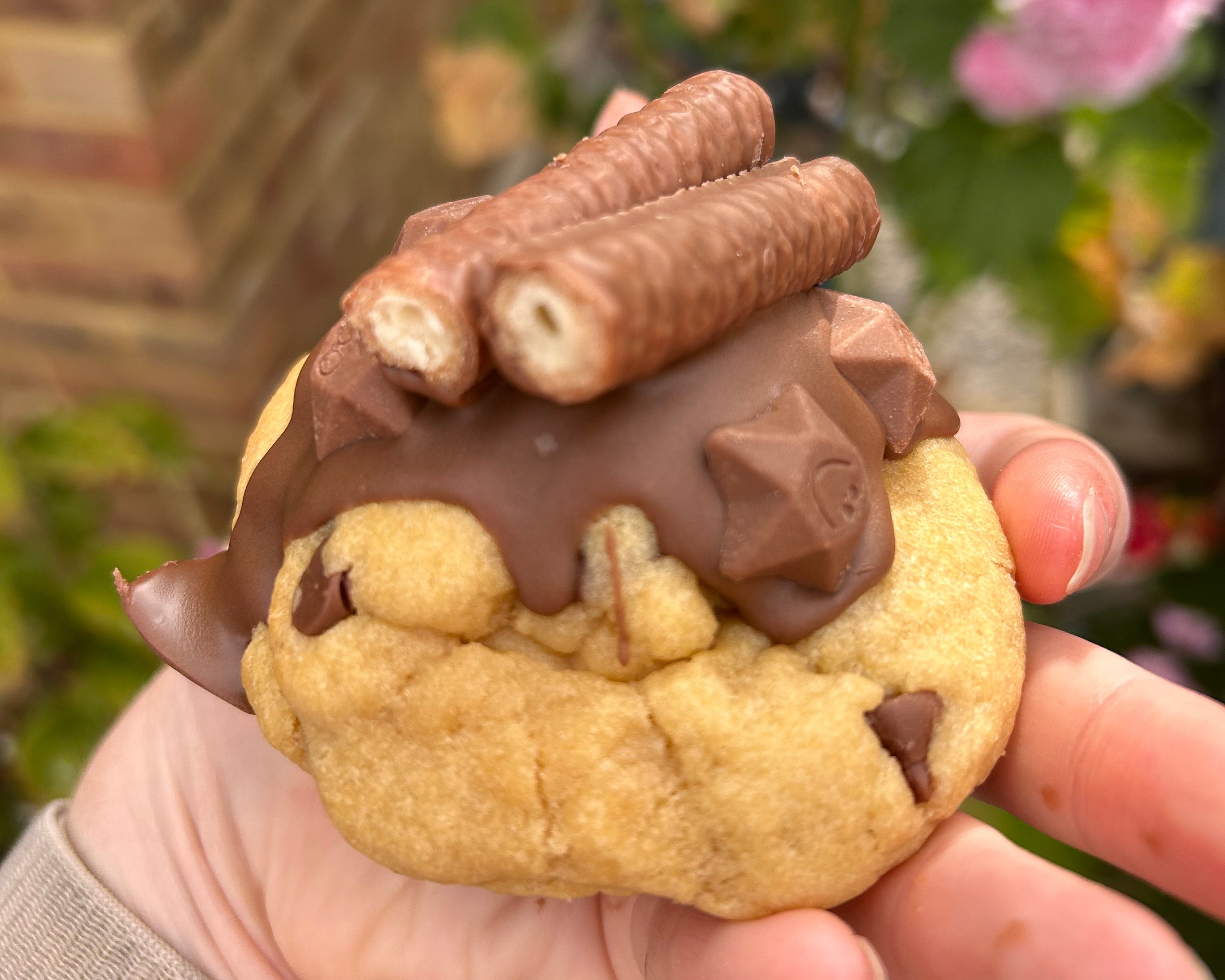 Magic Star & Milky Way Crispy Roll Loaded Cookie