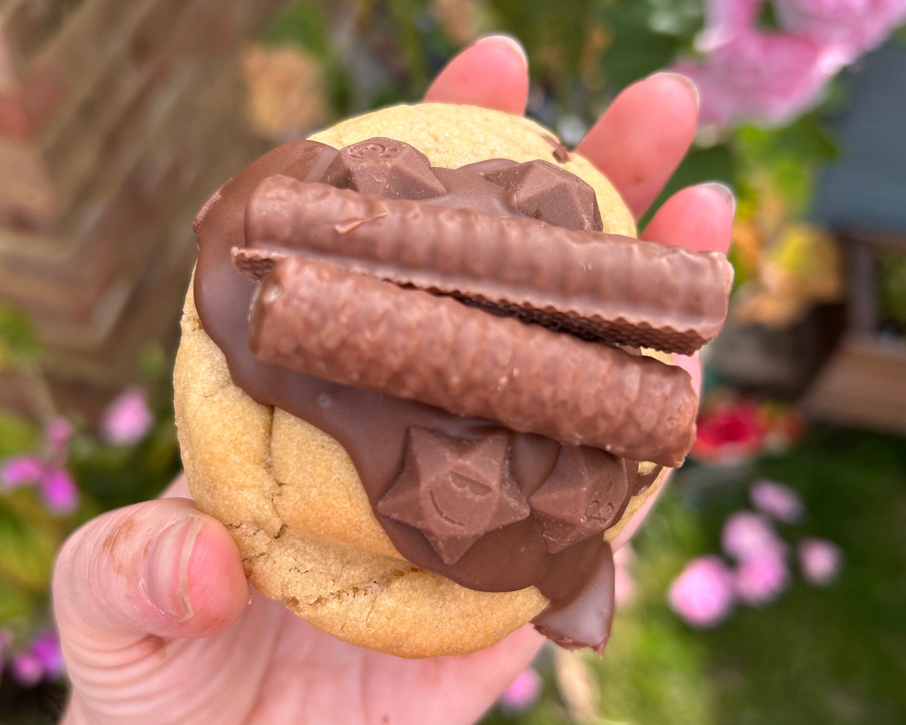 Magic Star & Milky Way Crispy Roll Loaded Cookie